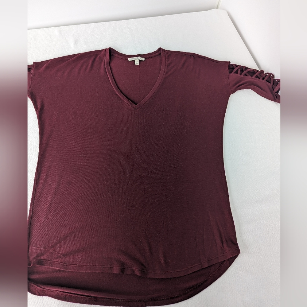 Express One Eleven Long Sleeve V Neck Top with Cutout Size M